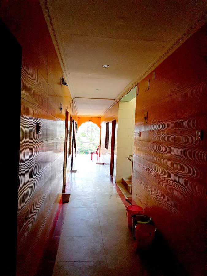 Hotel Swarg Puri Luaran gambar